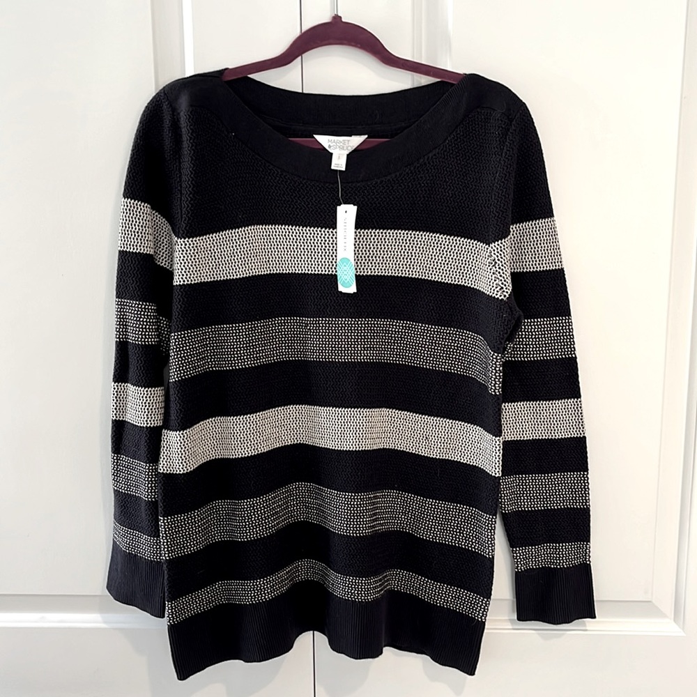Market and Spruce navy and white sweater. Size L